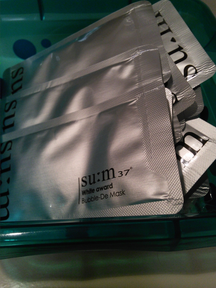 That Time I Victimized My Face with a Su:m37 White Award Bubble Detox Mask